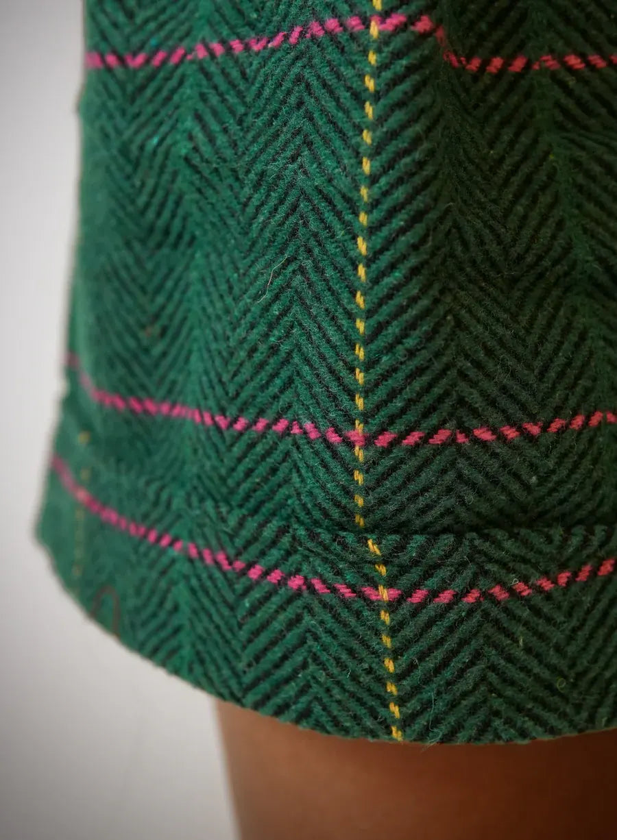 Short Verde Giulia, short verde, alfaiataria, cintura alta, peça moderna para looks frescos.