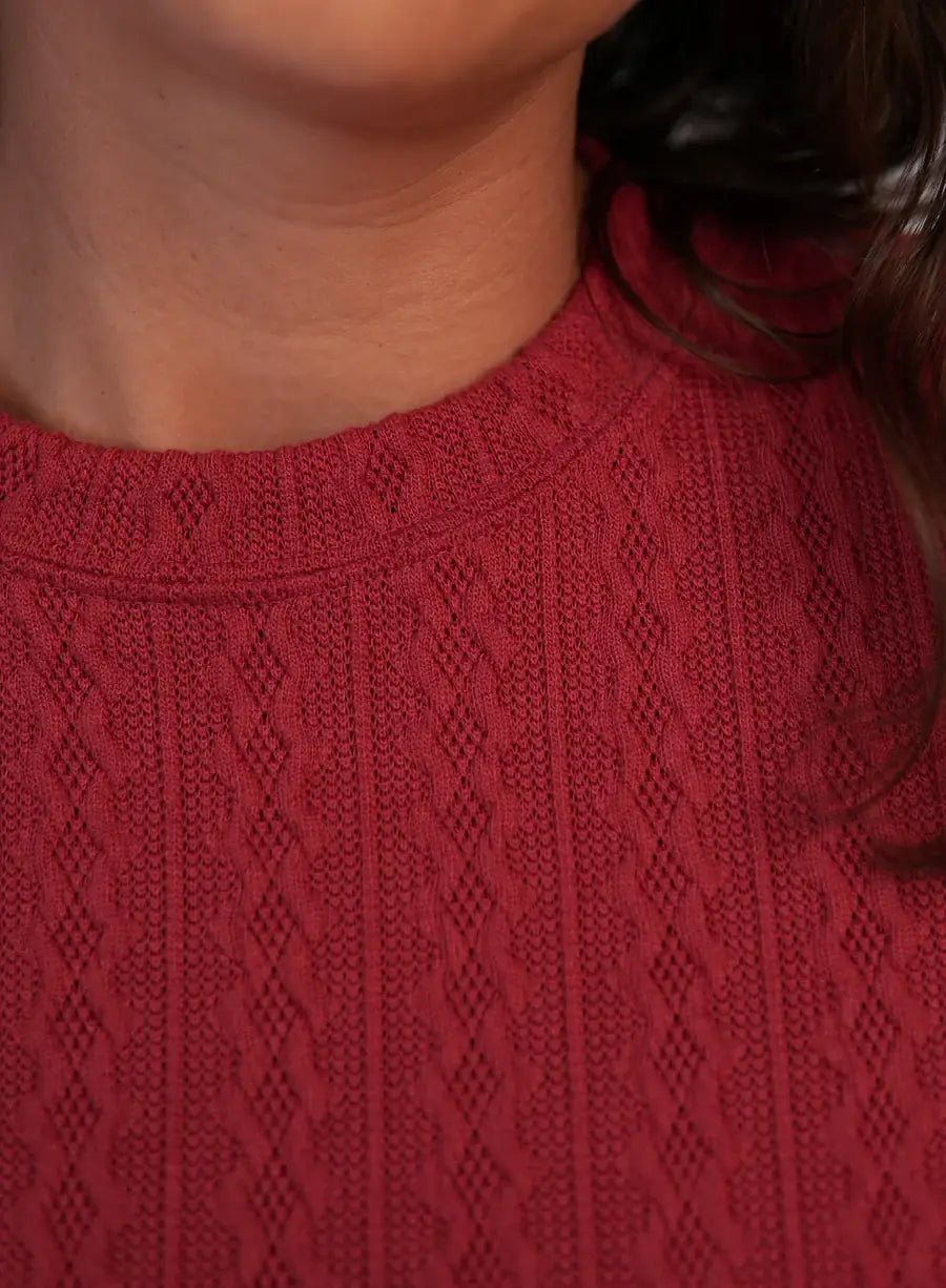 Gola de Vestido Vermelho Cereja Pricila, vestido vermelho cereja, modelagem soltinha, destaque no visual.